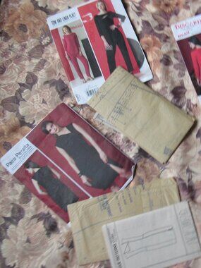 Set of 4 Vogue Patterns, uncut, sz.6-14